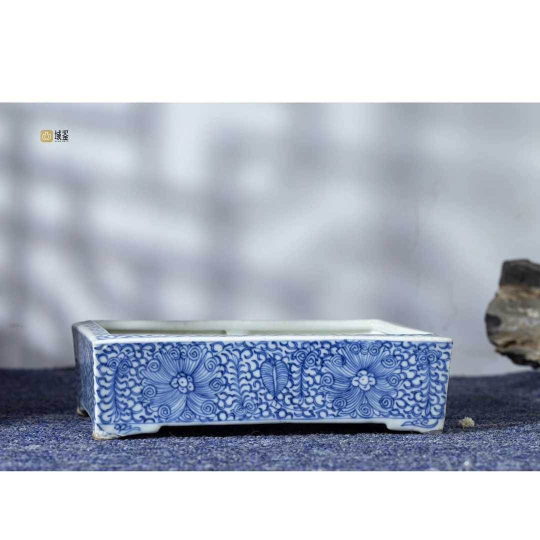 【拍卖-清中】·淡描青花缠枝花卉纹水仙盆