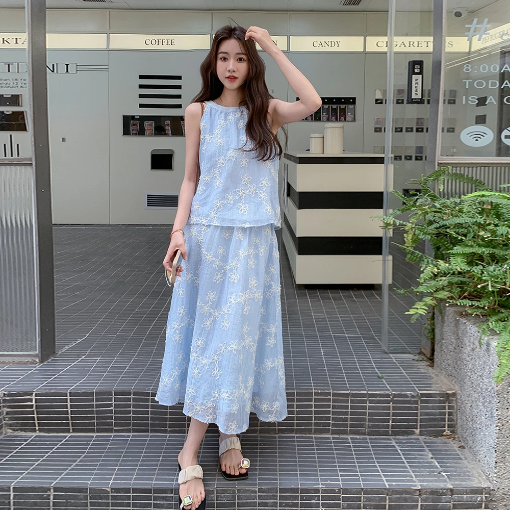 蓝色超好看提花挂脖背心套装女夏季新款法式温柔风半身裙两件套