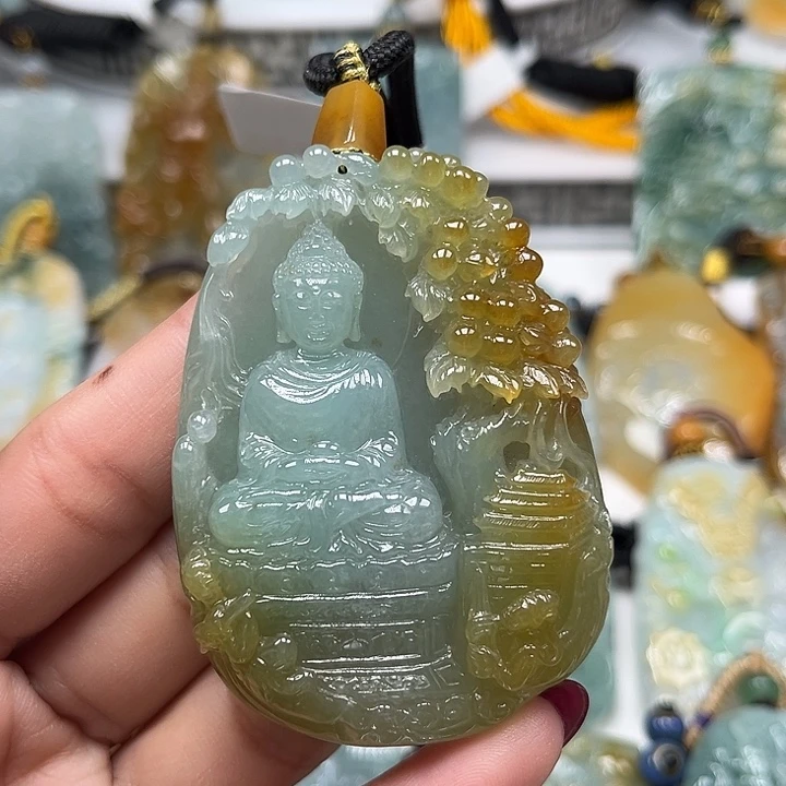 翡翠未镶嵌颈饰大日如来