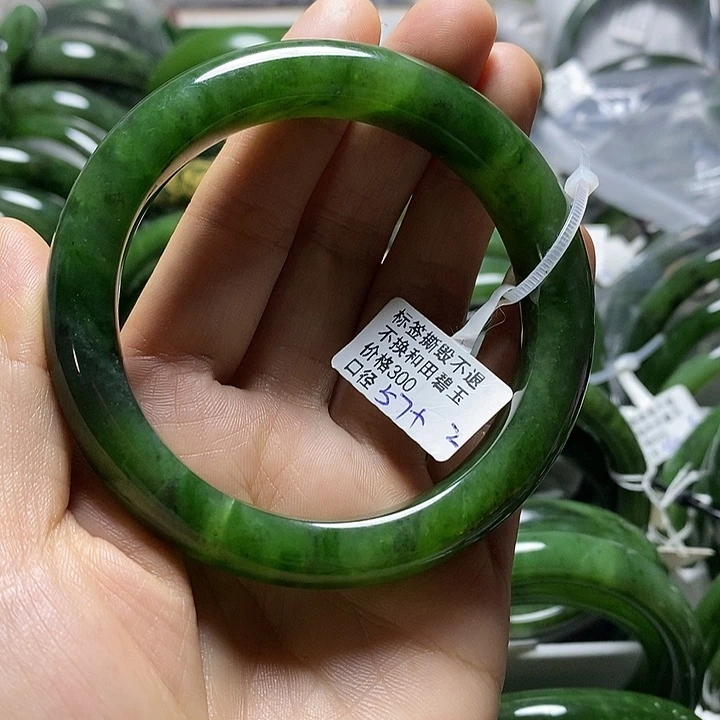 和田玉（碧玉）手镯未镶嵌正圈57有裂