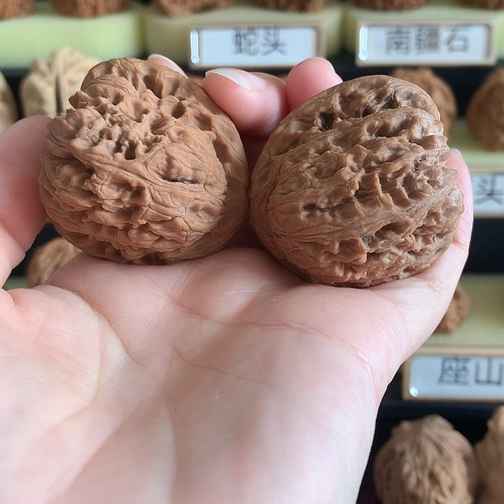 皓***战文玩核桃把件文玩核桃白茬天残南疆石