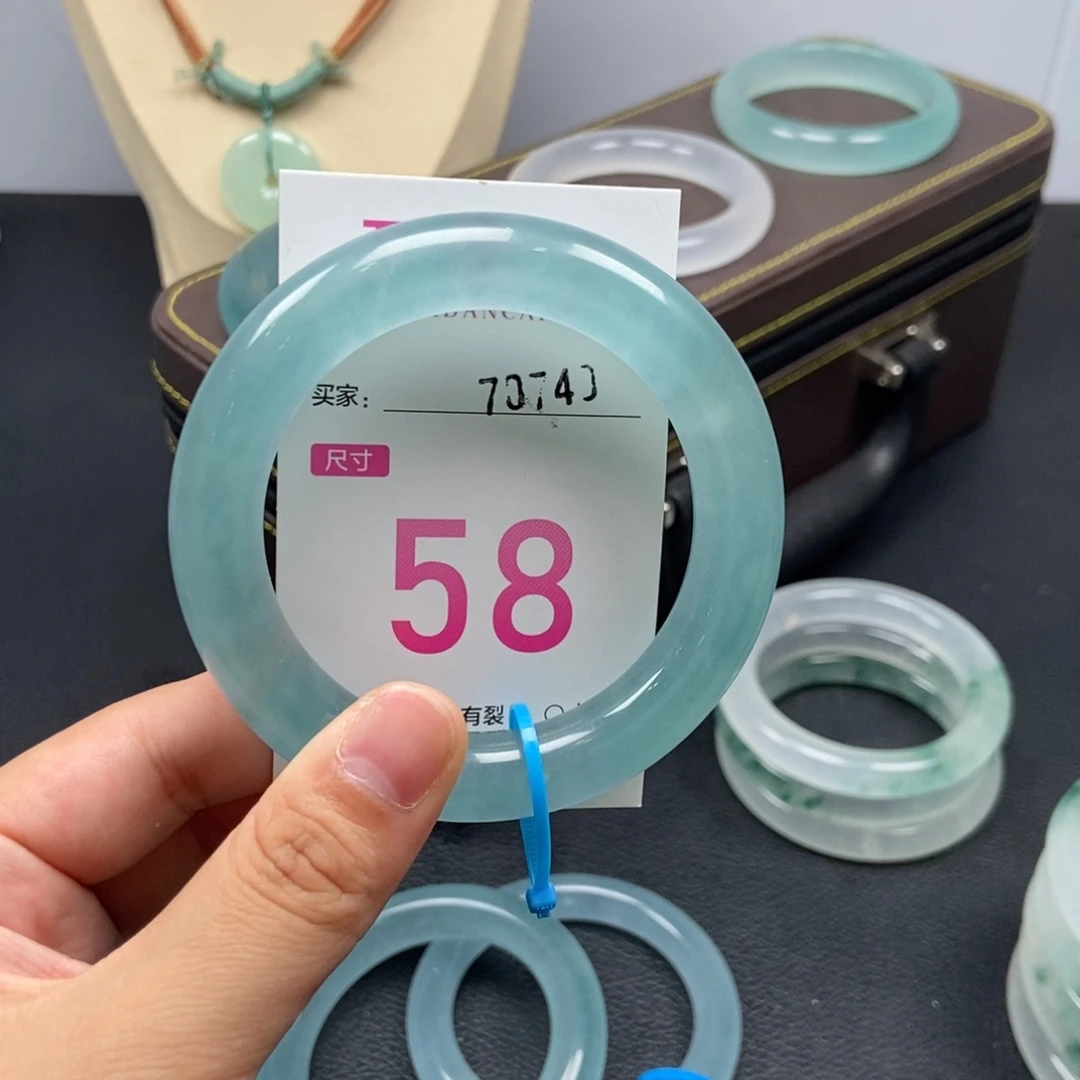 未镶嵌手镯石英质玉哥****?