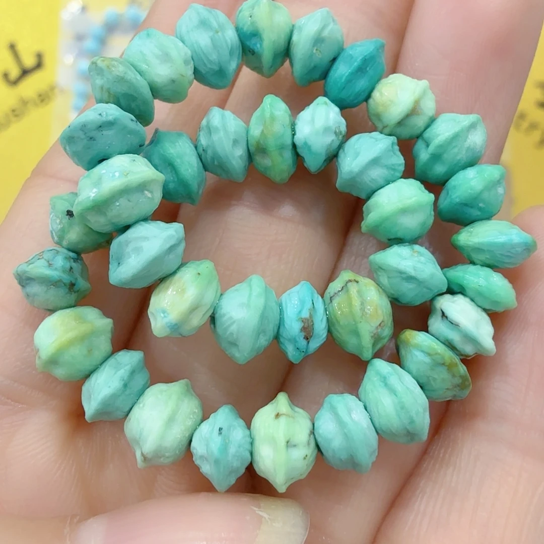 宇***哔绿松石未镶嵌珠宝奇石