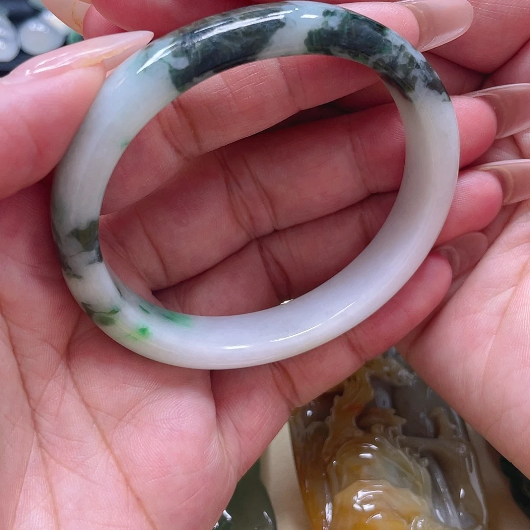 翡翠手镯未镶嵌翡翠99