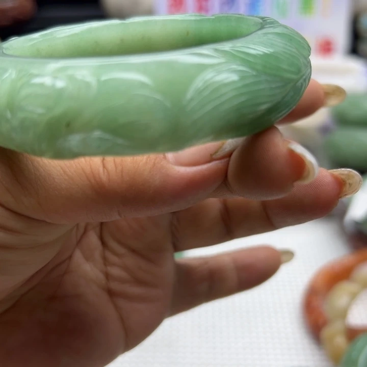 石英岩玉手镯未镶嵌凡****主