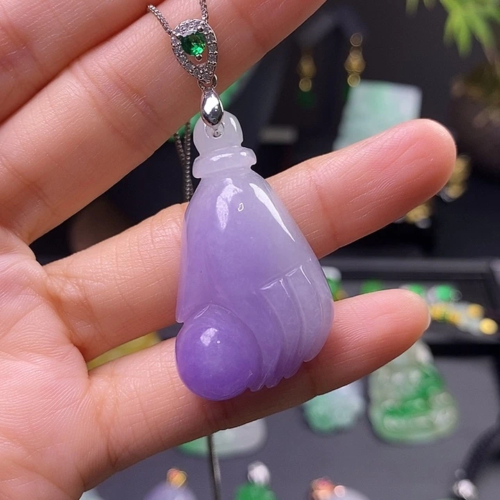 翡翠未镶嵌吊坠(赠链)