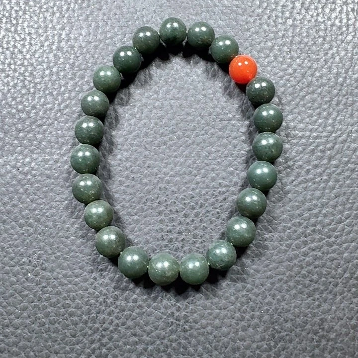 和田玉颈饰未镶嵌影*