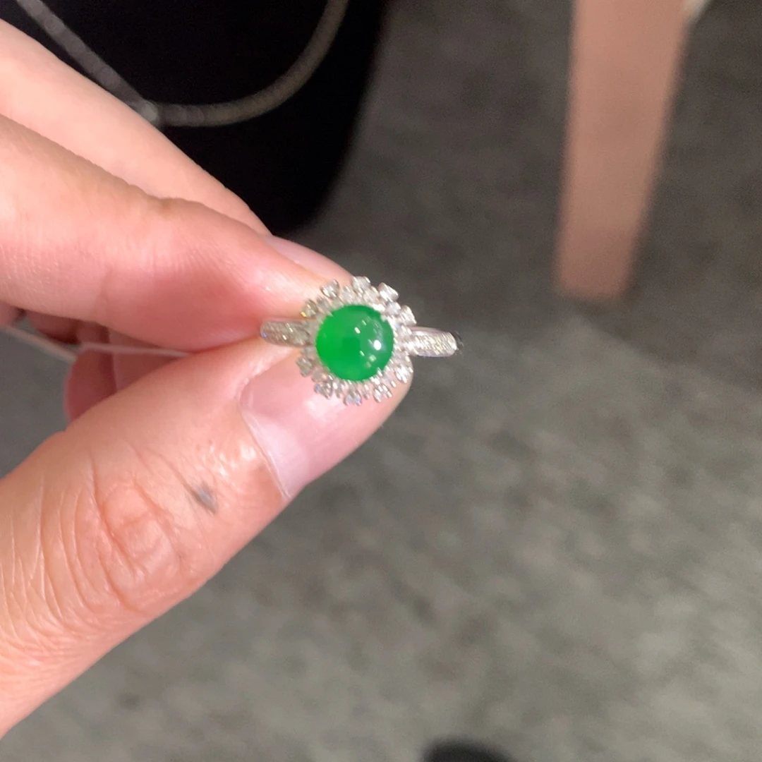 18K金镶嵌戒指翡翠千*翡翠