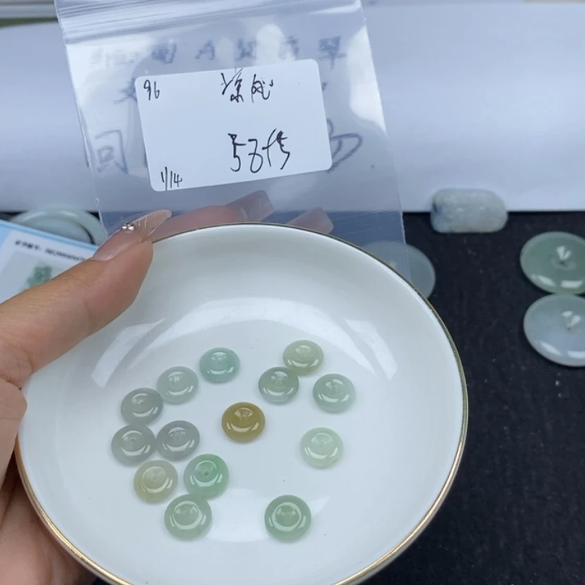 【闪购商品】翡翠颈饰未镶嵌凉***歌