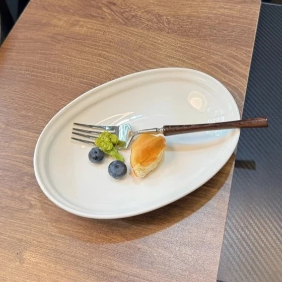 8.5英寸椭圆乳白色线条汤盘早餐盘不含叉子