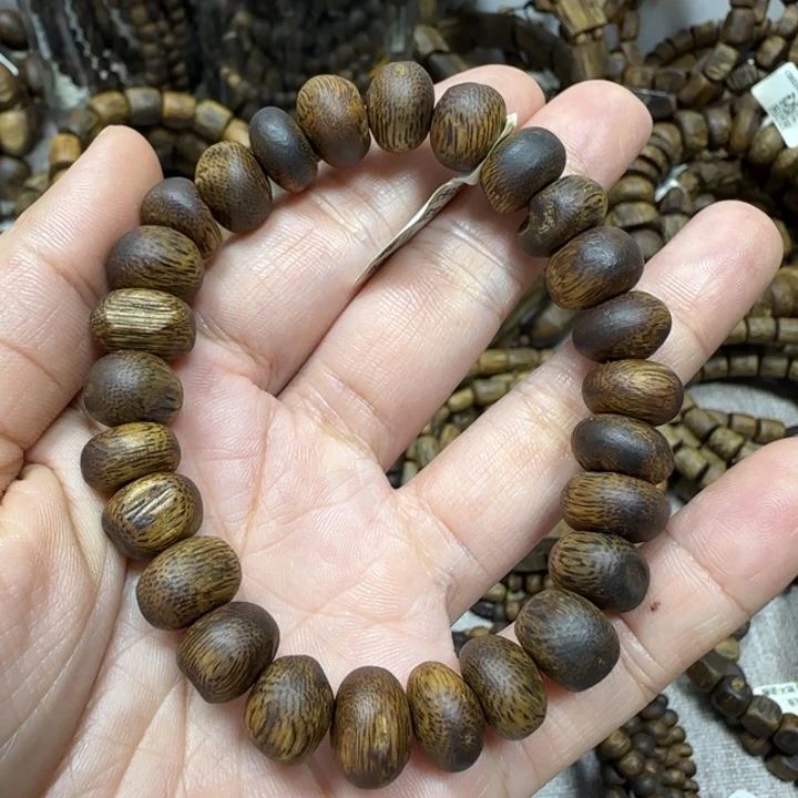沉香手串蓝宝石多样性发货一条卡11-12克