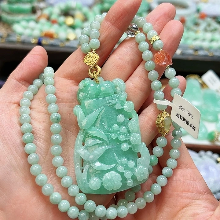 翡翠颈饰未镶嵌吊坠