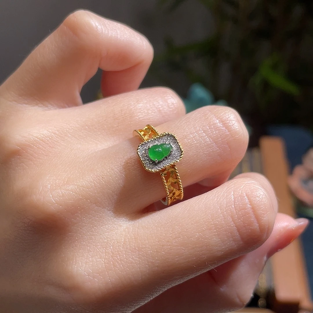 翡翠戒指18K金镶嵌绿葫芦
