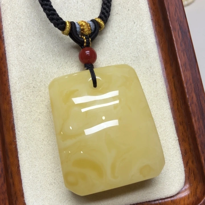 琥珀未镶嵌吊坠(赠链)方牌吊坠36.49g