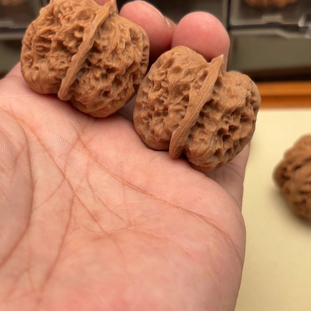 文玩核桃把件金钟