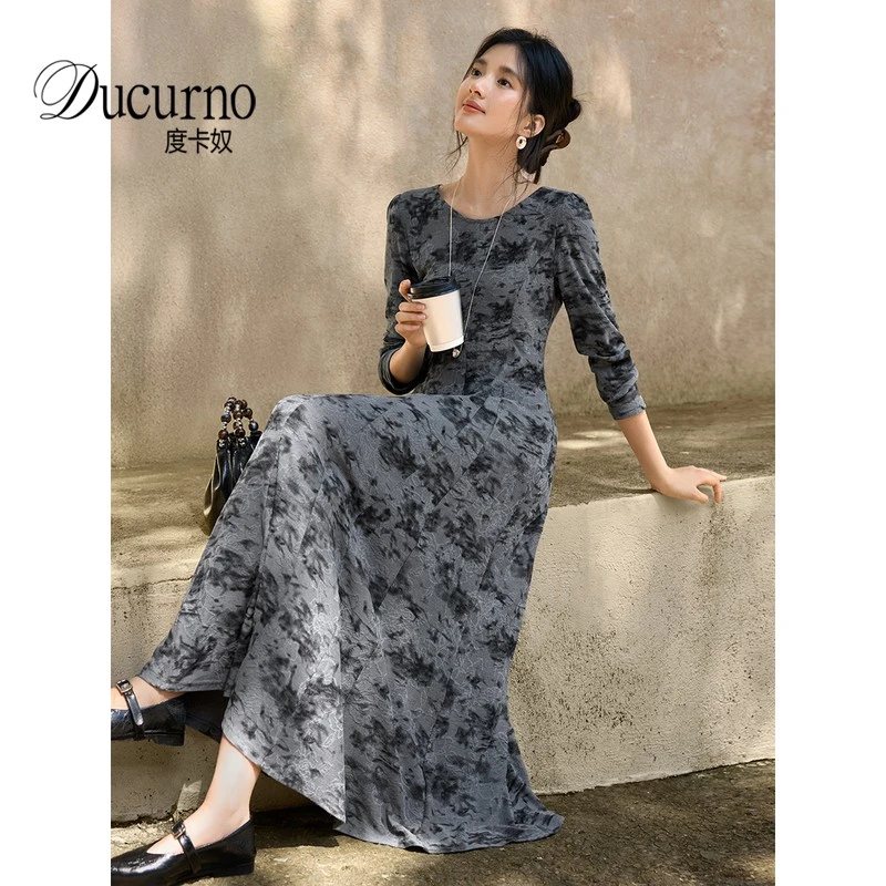 复古晕染提花暗纹休闲连衣裙女装秋季新款收腰显瘦弹力针织长裙子