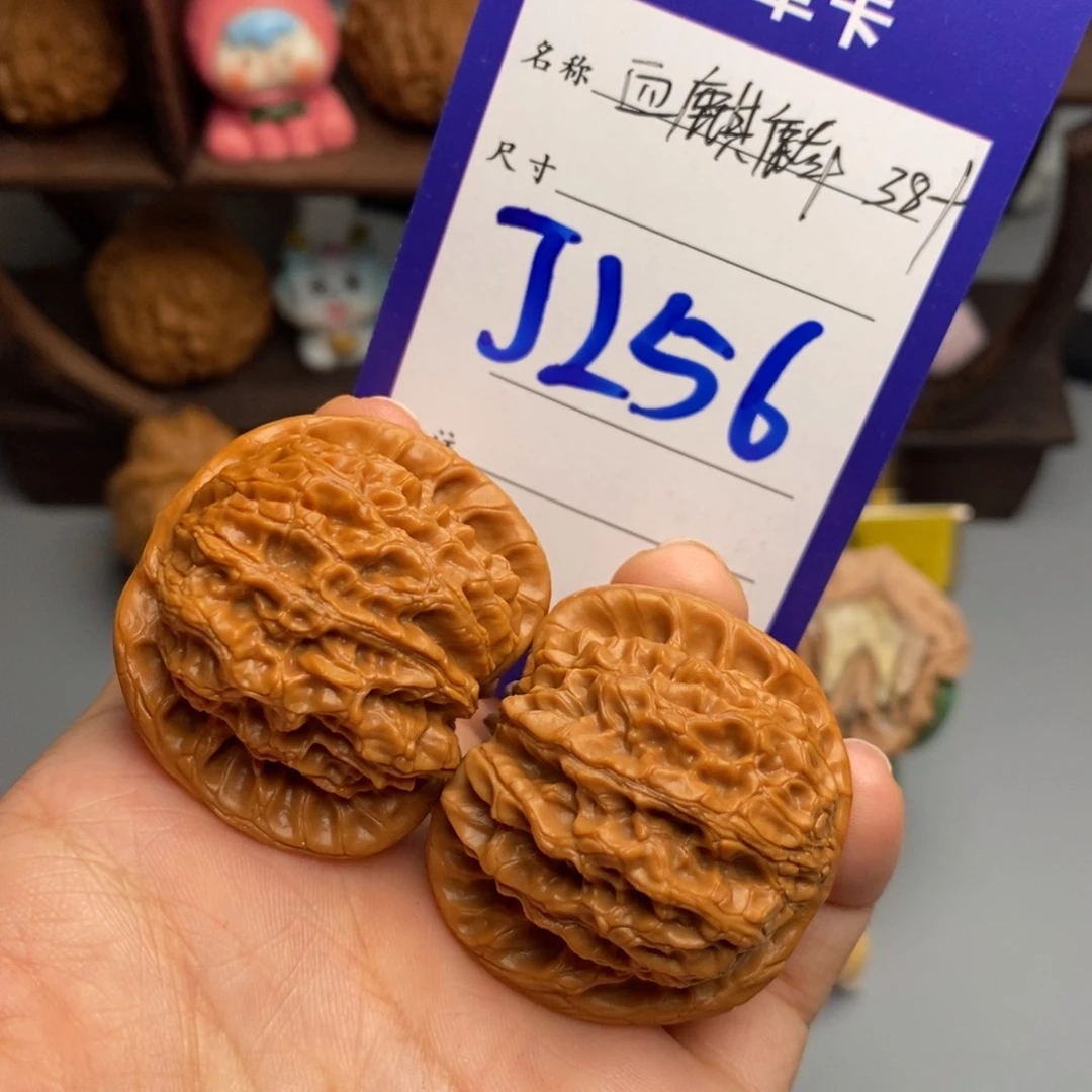 文玩核桃吊坠血麒麟