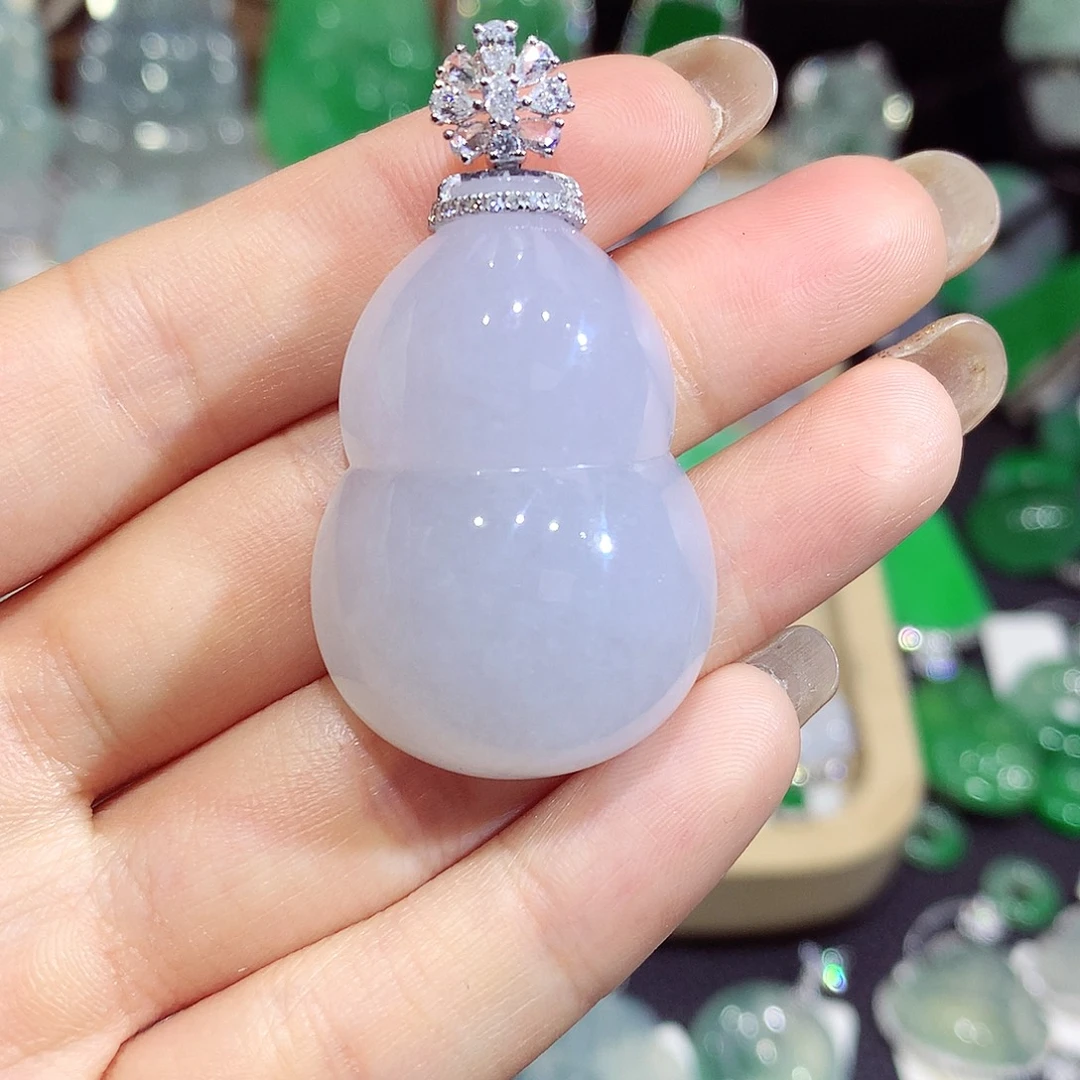 翡翠18K金镶嵌颈饰葫芦