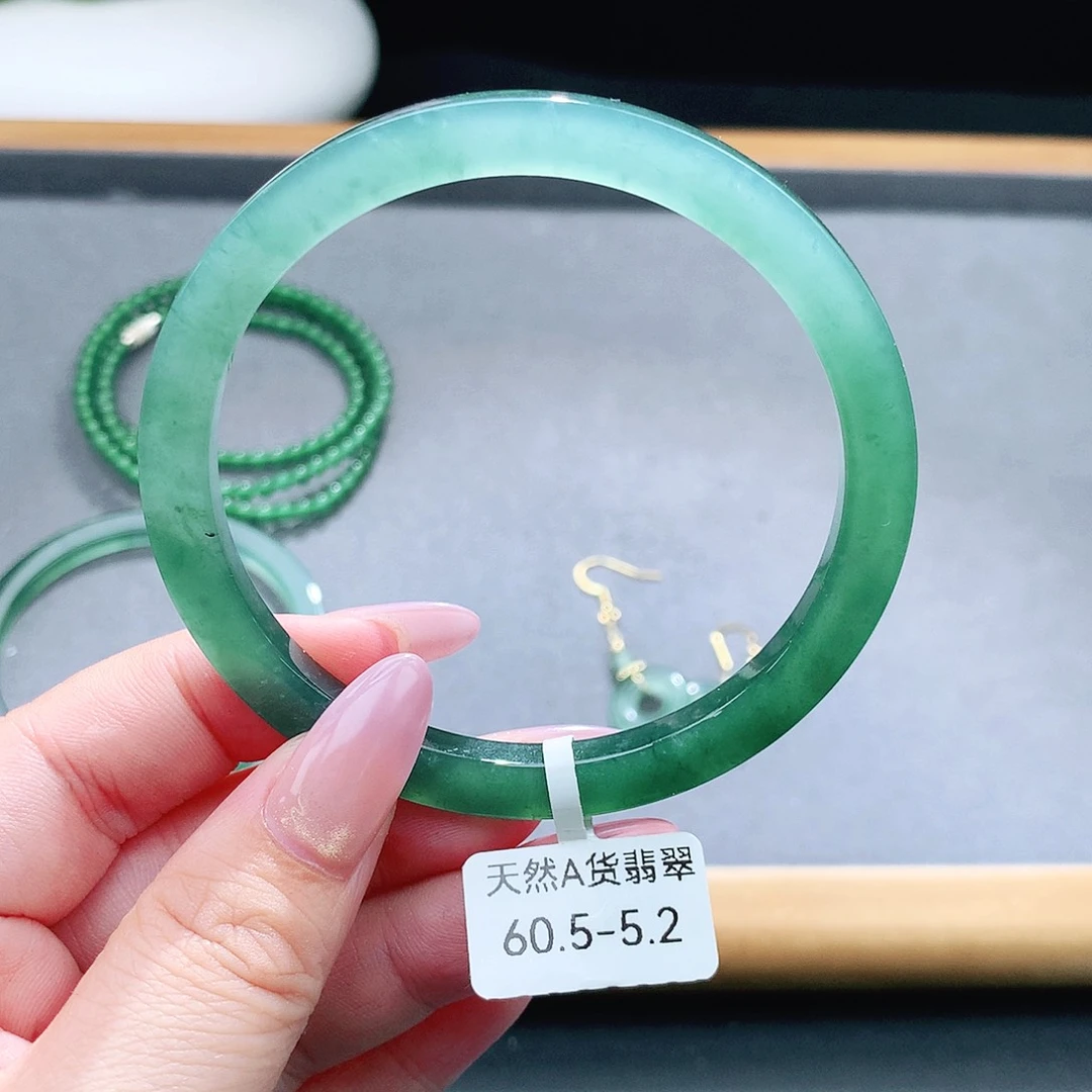 未镶嵌手镯（圆镯）翡翠