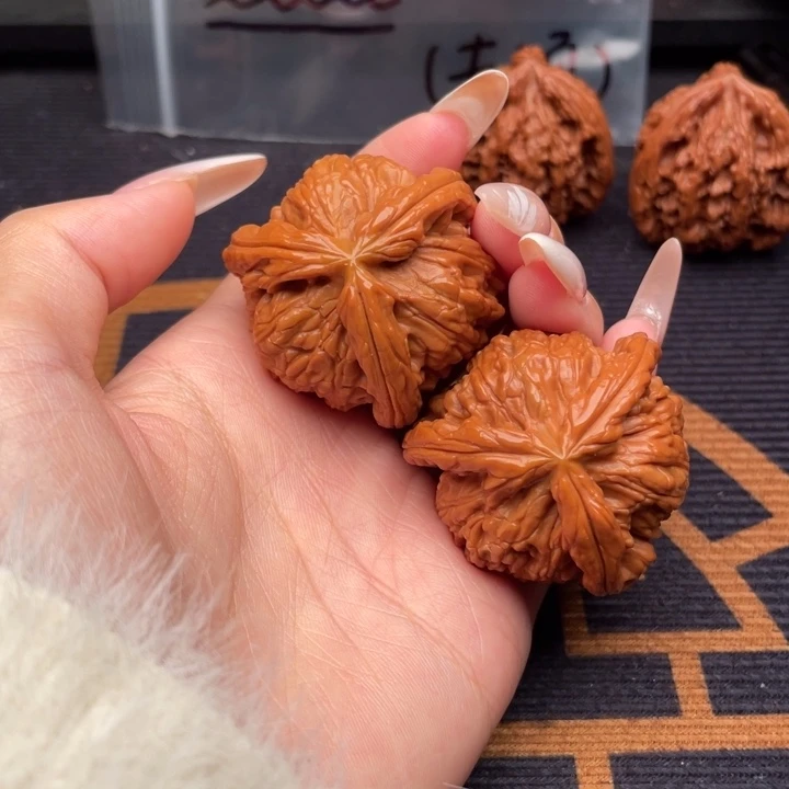 用***9文玩核桃吊坠白狮子