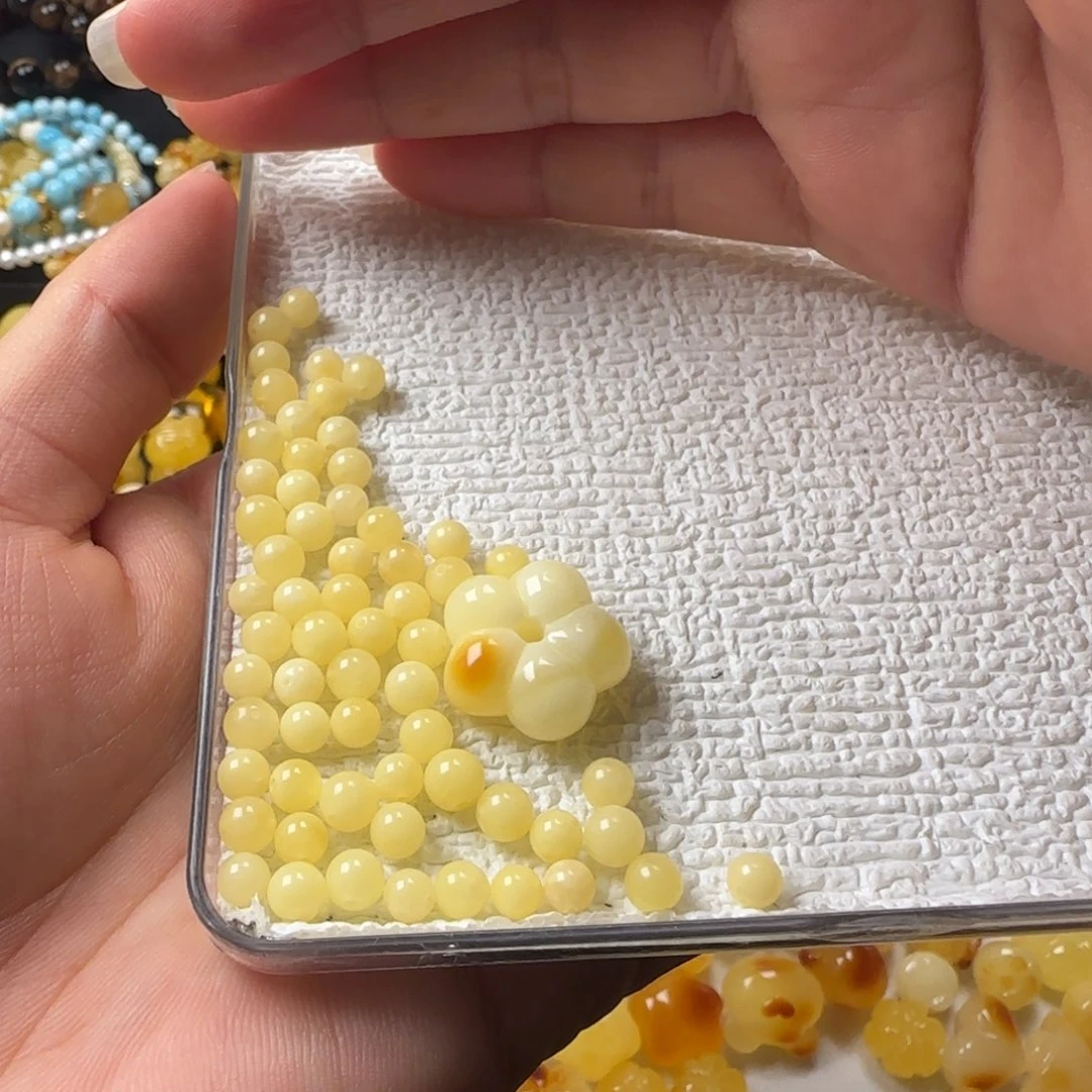 战***满蜜蜡未镶嵌颈饰蜜蜡花花散珠
