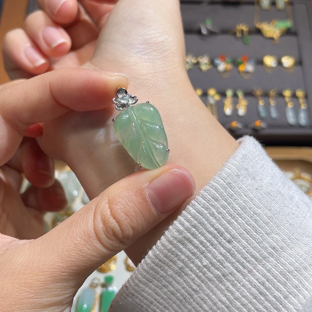 翡翠吊坠(不含链)18K金镶嵌冰种绿叶子