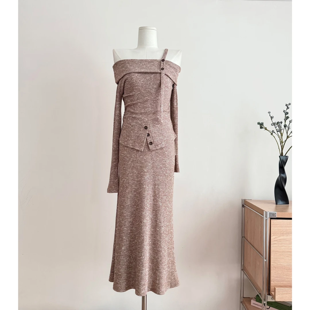 抖音枫叶情书显贵出众复古斜肩长袖上衣高腰A字半裙两件套