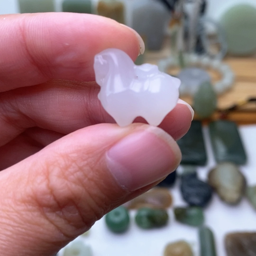 晨***曦和田玉未镶嵌颈饰