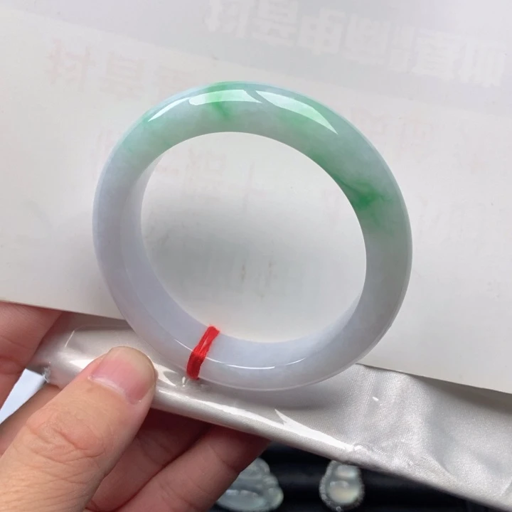 翡翠未镶嵌手镯阳绿