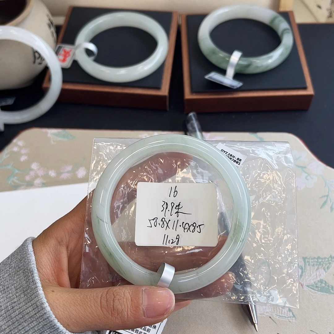 石英质玉未镶嵌手镯16