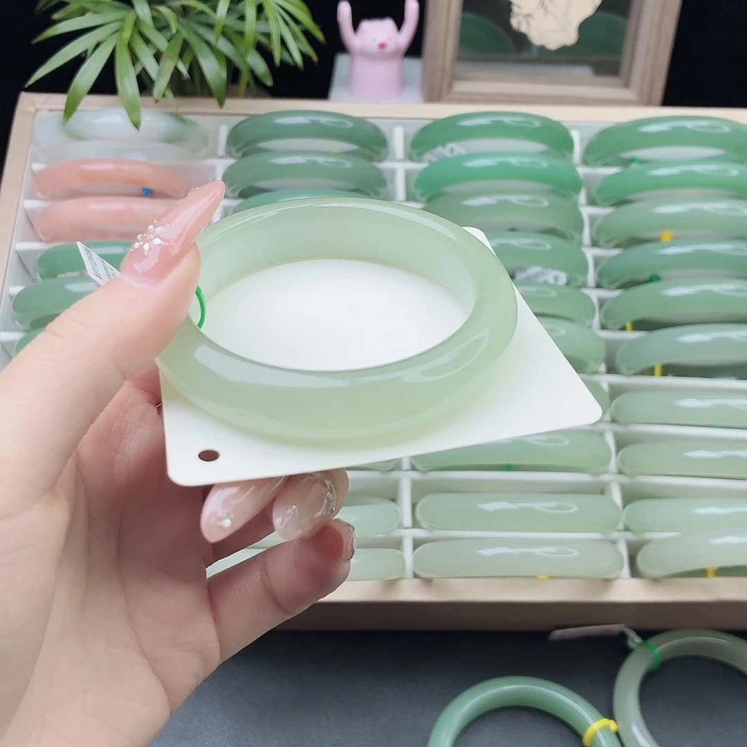 石英质玉未镶嵌手镯