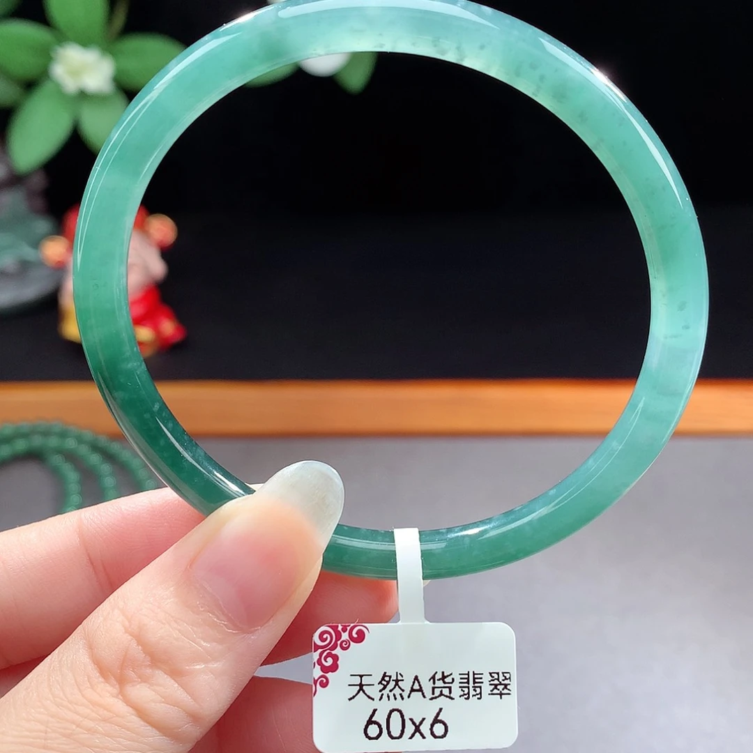 未镶嵌手镯（圆镯）翡翠