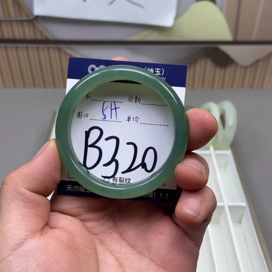 岫玉手镯手镯未镶嵌