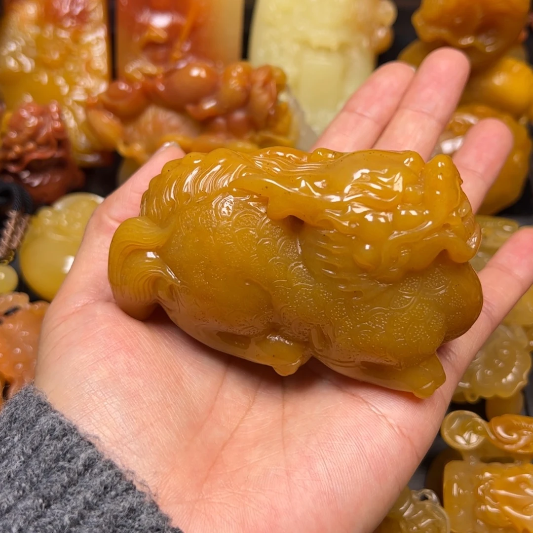 石英质玉（黄龙玉）未镶嵌颈饰