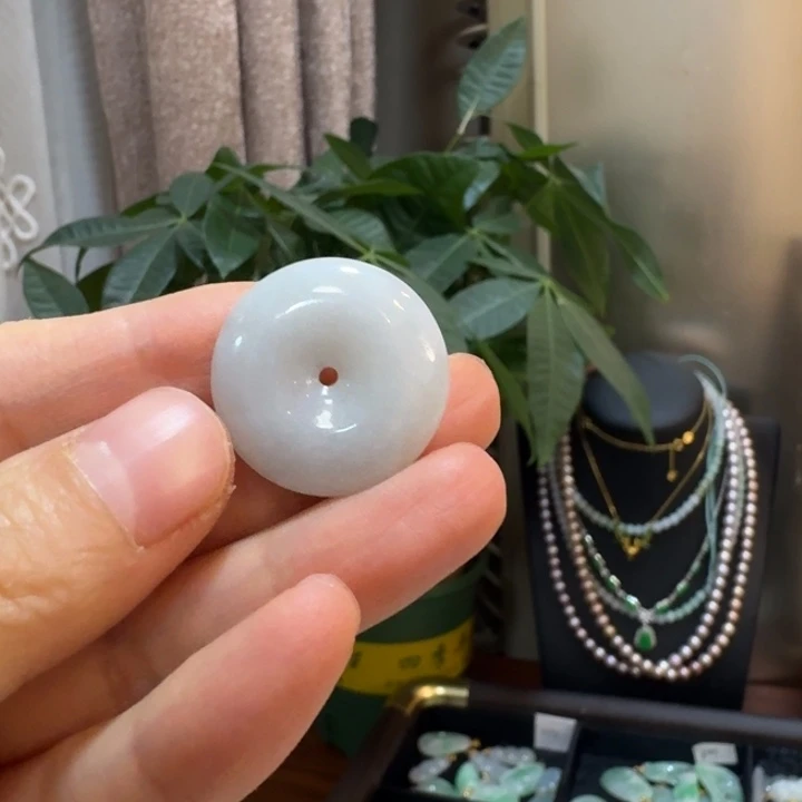 翡翠未镶嵌颈饰平安扣