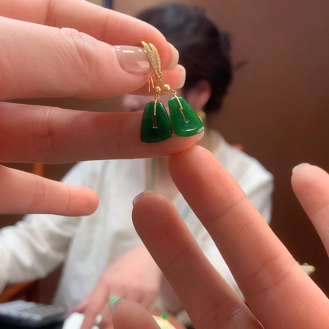 翡翠18K金镶嵌耳饰小*牛耳饰