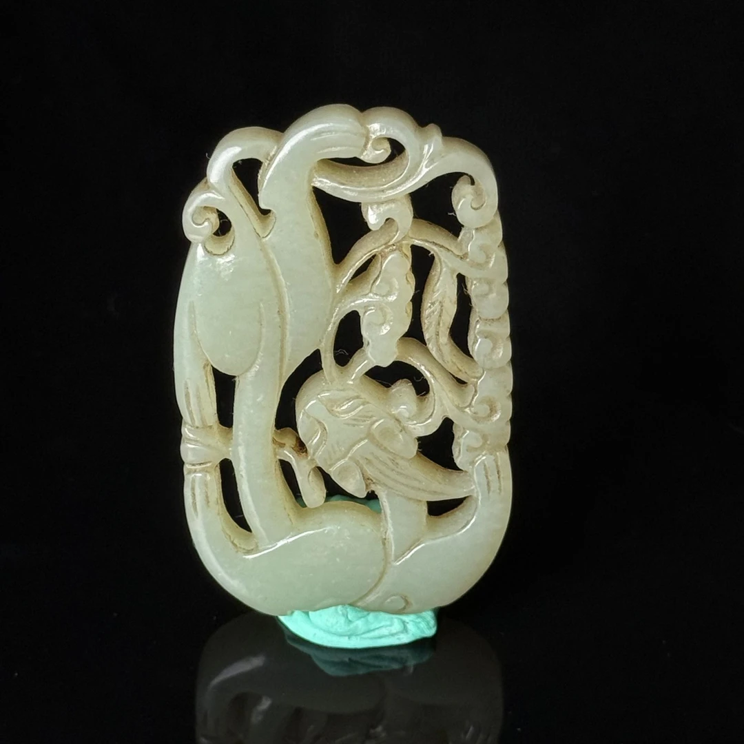 LOT.2/公元19-20世纪前期和田玉雕龙纹佩/374324