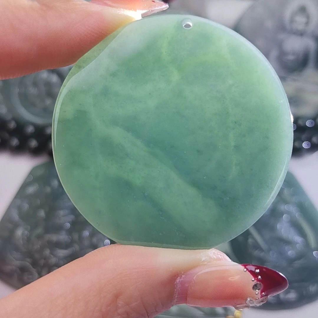 翡翠颈饰未镶嵌天然的A货翡翠多样性发货