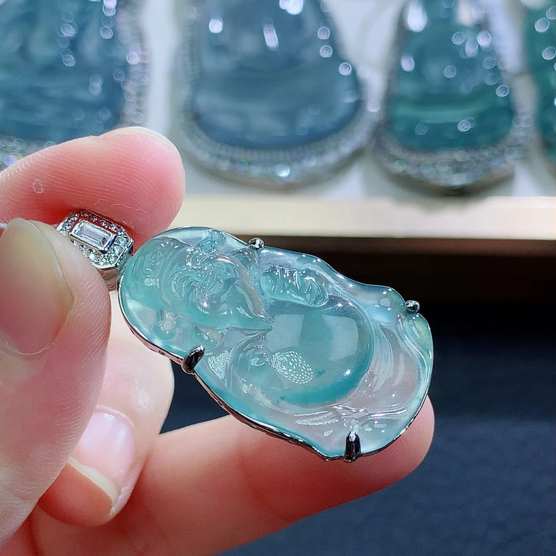 翡翠挂件未镶嵌翡翠