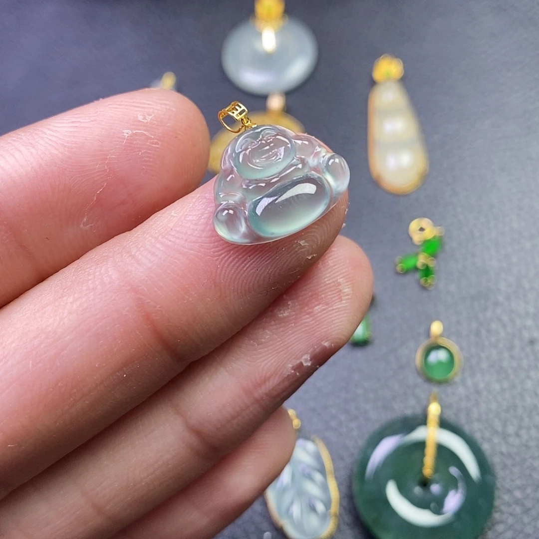 颈饰18K金镶嵌翡翠