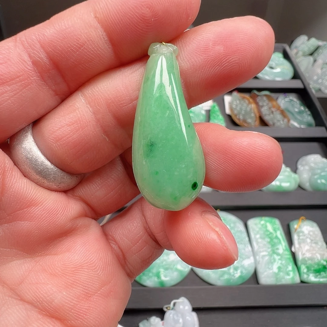 翡翠未镶嵌颈饰福瓜