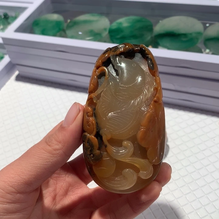 石英质玉（黄龙玉）未镶嵌颈饰