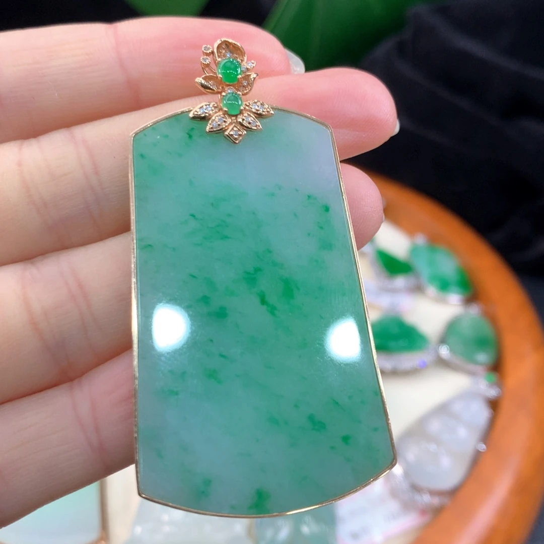 翡翠吊坠(不含链)18K金镶嵌