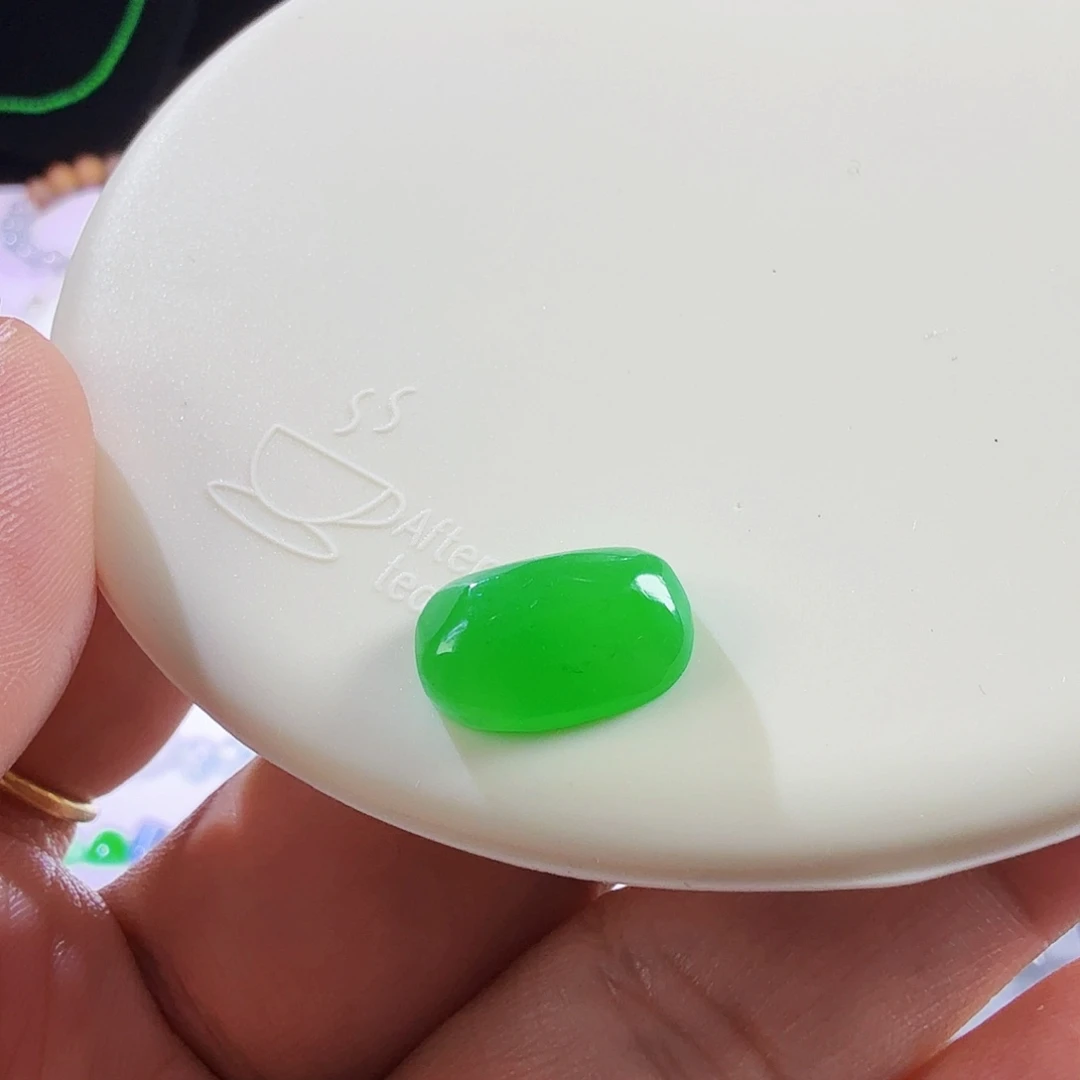 翡翠未镶嵌颈饰裸石