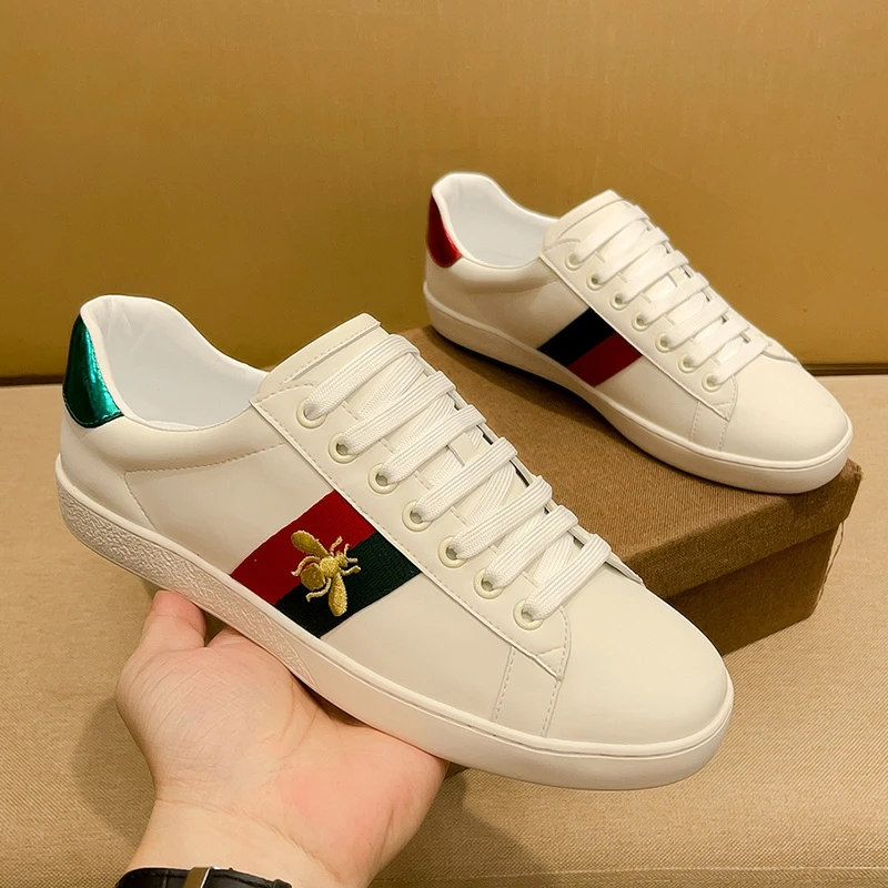 奥顿思兰迪轻奢高级感经典小白鞋真皮刺绣小蜜蜂情侣低帮板鞋潮牌