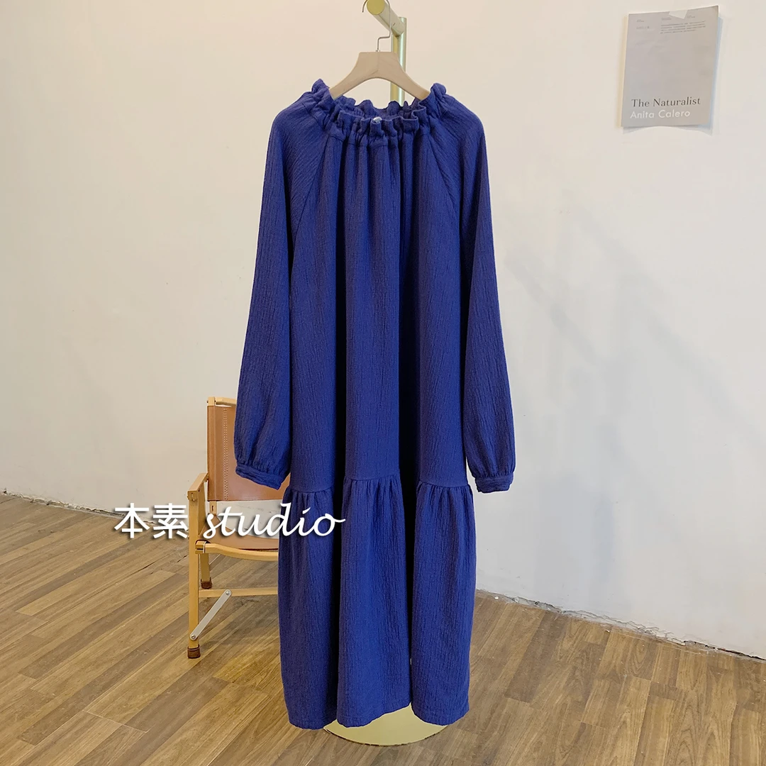 C2393纯色肌理纹木耳边弹力领口宽松连衣裙