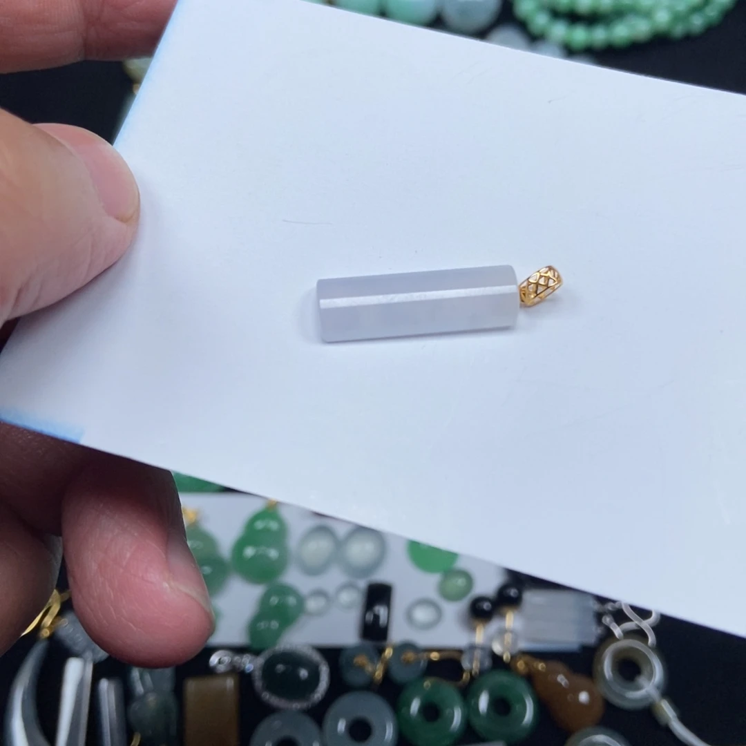 翡翠未镶嵌颈饰无氏牌