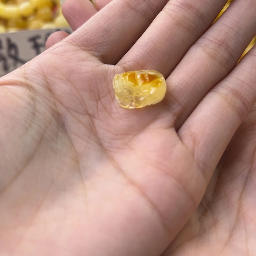 琥珀珠宝奇石未镶嵌