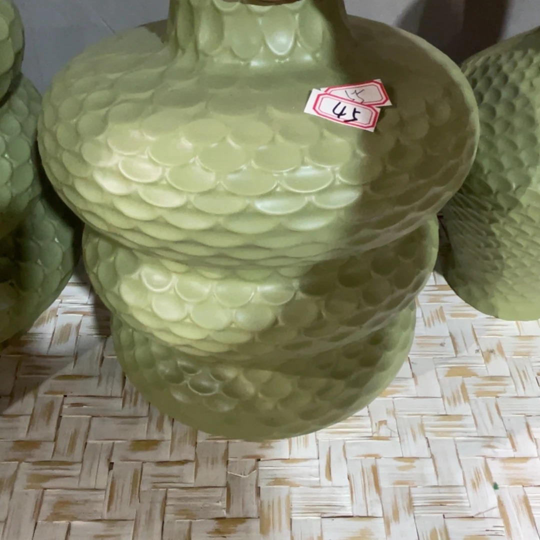2***钱铁绿色花瓶91822做旧