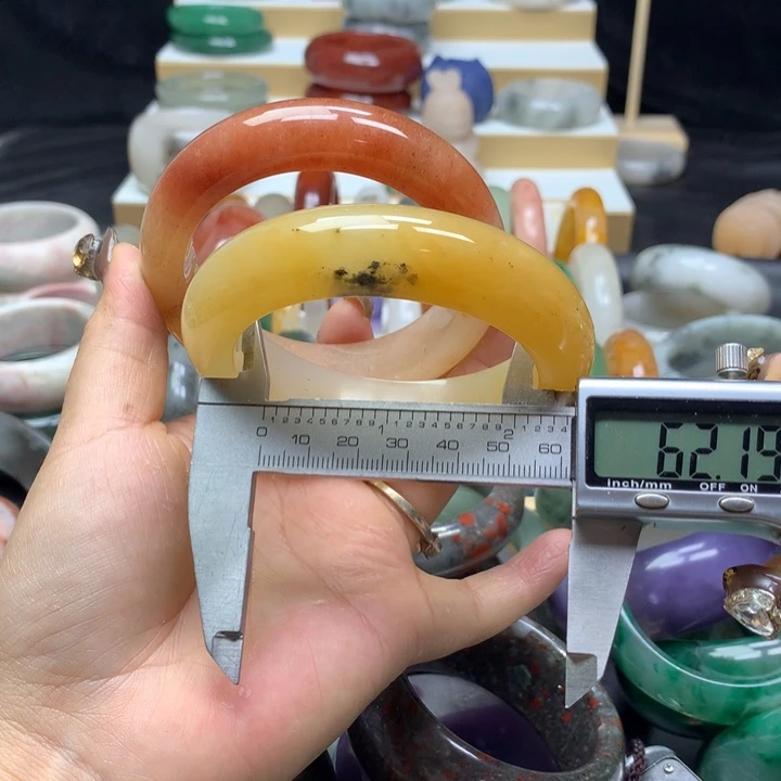 未镶嵌手镯石英质玉